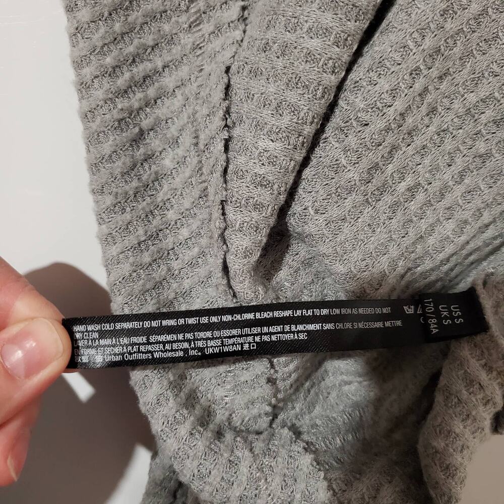 Out from Under UO Jojo Oversized Gray Thermal Button Front Top Womens Size S - Picture 8 of 9